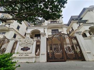 Cho thuê biệt thự liền kề tp giao lưu, 220m2 x 5 tầng, có sân vườn rộng, nhà đã hoàn thiện sạch đẹp