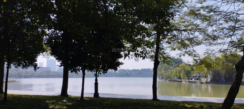 Bán biệt thự tp giao lưu, đối diện hồ, 2 mặt tiền