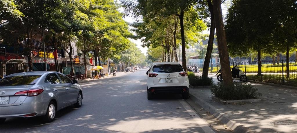 Bán biệt thự tp giao lưu, đối diện hồ, 2 mặt tiền