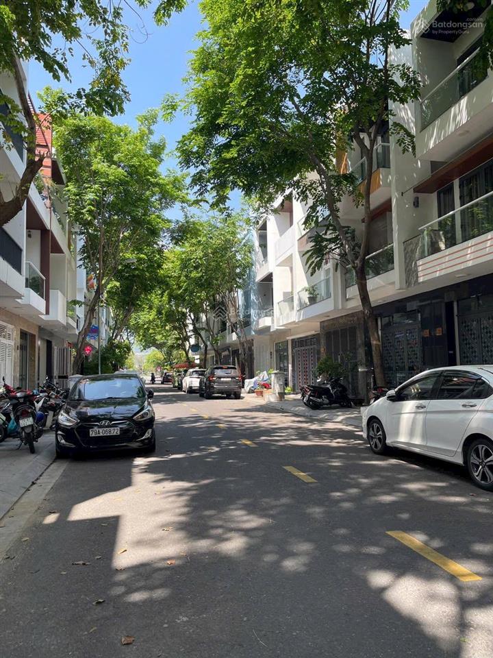 Dt sử dụng 209m2 nhà 3 tầng, đường 13m ngay trung tâm vcn phước hải, nha trang bán 8.3 tỷ