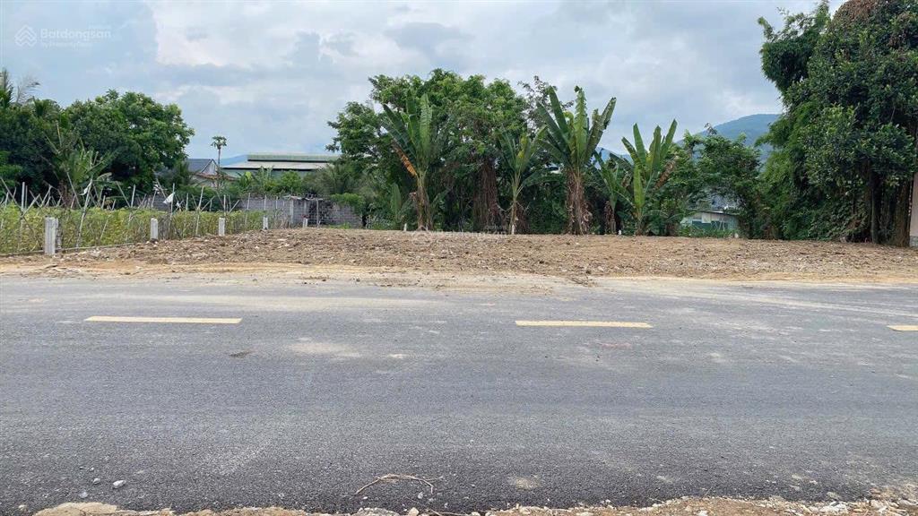 572m2 trừ qhgt còn 449 m2, ngang bám đường nhựa 25m, có 318m2 thổ cư bán 5.8 tỷ diên phú d. khánh