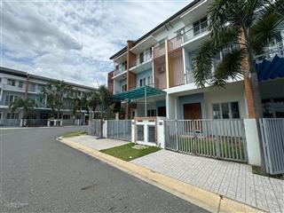 Bán nhà suncasa  vsip2, phường bình dương  căn mặt tiền view chợ đêm,sổ hồng sẵn, an ninh 24/7