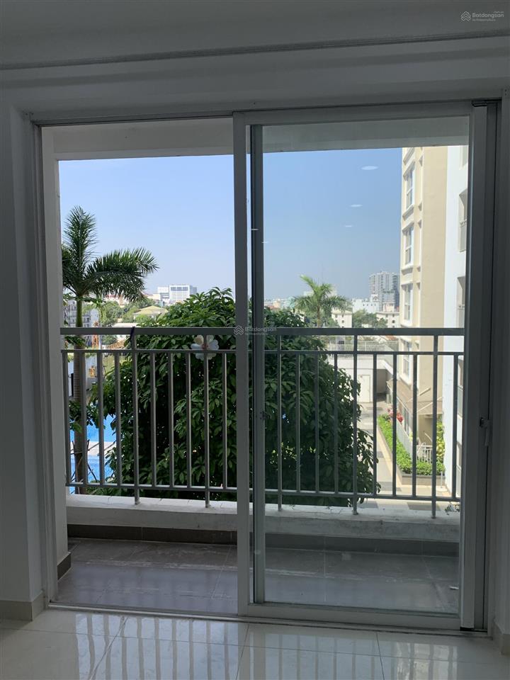 Chính chủ cần bán ch cộng hòa garden 2pn 2wc 72m2 view đẹp thoáng giá tốt.  0948 032 ***