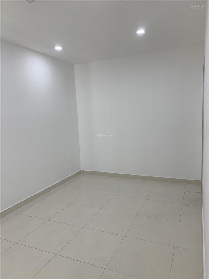 Chính chủ cần bán ch cộng hòa garden 2pn 2wc 72m2 view đẹp thoáng giá tốt.  0948 032 ***