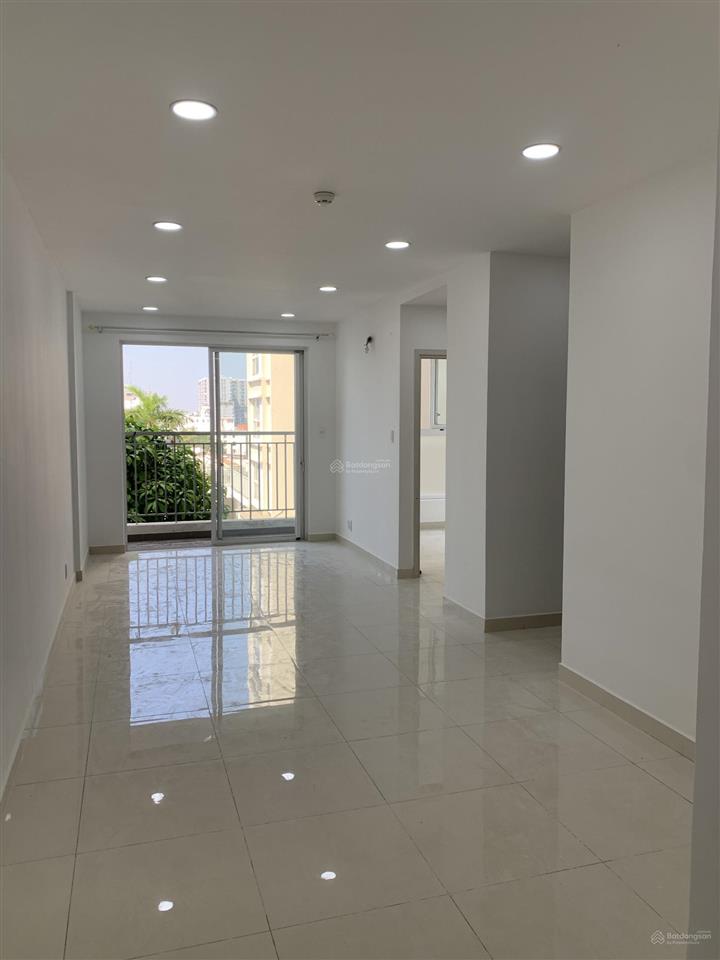 Chính chủ cần bán ch cộng hòa garden 2pn 2wc 72m2 view đẹp thoáng giá tốt.  0948 032 ***