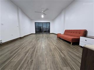 Cho thuê nhà văn phòng. 6 tầng x 60m2. thang máy, điều hoà. giá 40 triêu.ở sướng làm văn vp cực đep