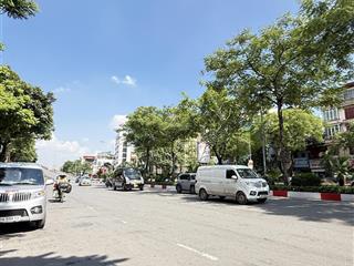 Trần khát chân  hai bà trưng. khách sạn sang chảnh đẹp long lanh,vị trí cực đẹp dòng tiền 6tỷ/ năm