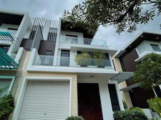 Biệt thự sân vườn an ninh lucasta villa full nội thất đẹp 4 phòng liên phường cao tốc