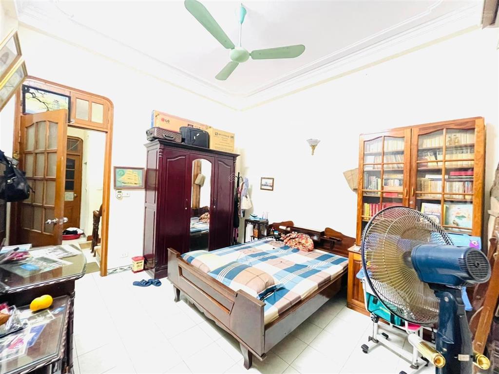 Bán nhà đẹp lạc long quân, cách ô tô tránh 30m, vài bước ra hồ tây, 44m2 chỉ 10 tỷ