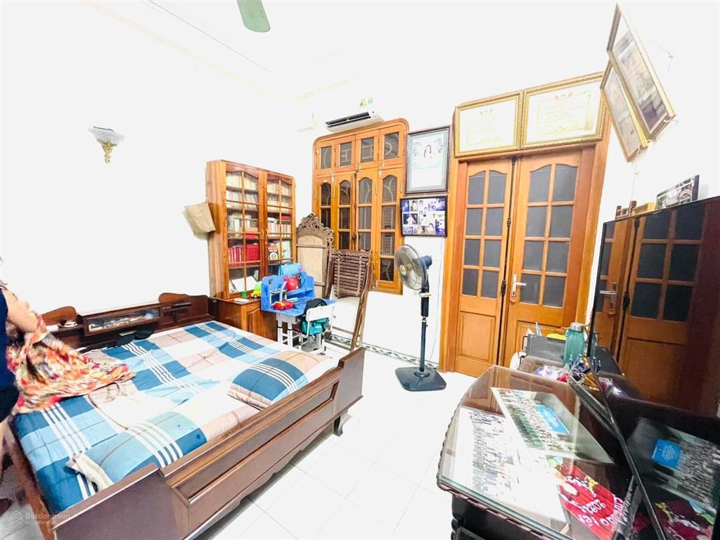 Bán nhà đẹp lạc long quân, cách ô tô tránh 30m, vài bước ra hồ tây, 44m2 chỉ 10 tỷ