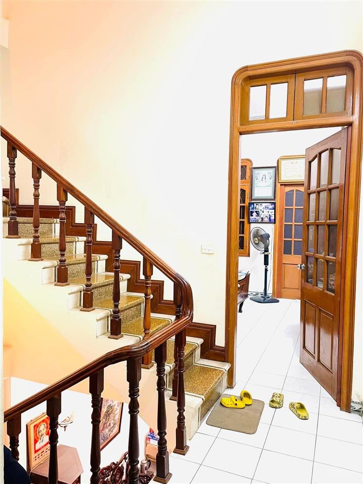 Bán nhà đẹp lạc long quân, cách ô tô tránh 30m, vài bước ra hồ tây, 44m2 chỉ 10 tỷ