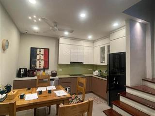 Bán nhà ngọc khánh, 1 nhà ra phố, trước nhà 2,5m, ngõ thẳng, không lỗi pt, chỉ nhỉnh 8 tỷ