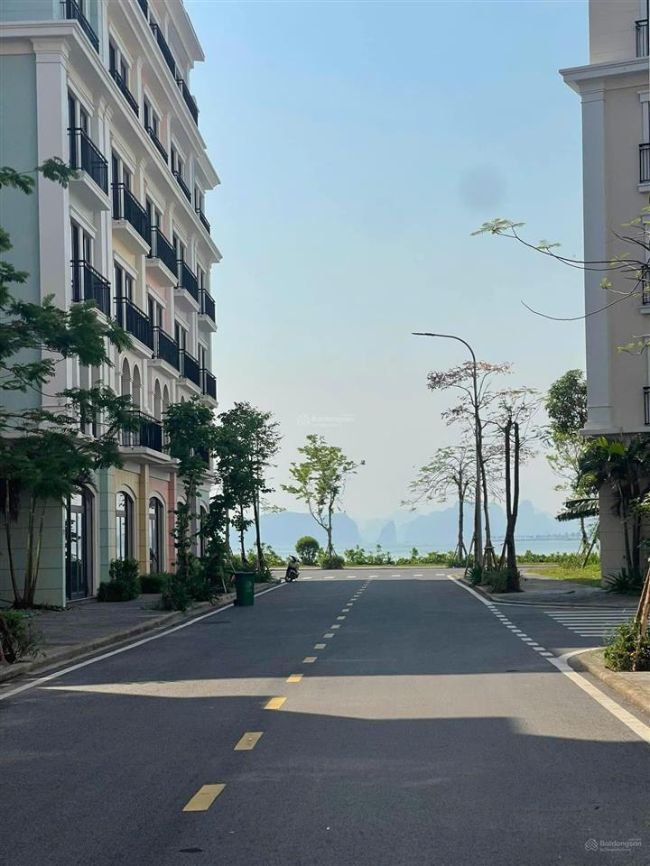 Liền kề 6 tầng cách biển 100m cách nhạc nước 50m bán giá 2019