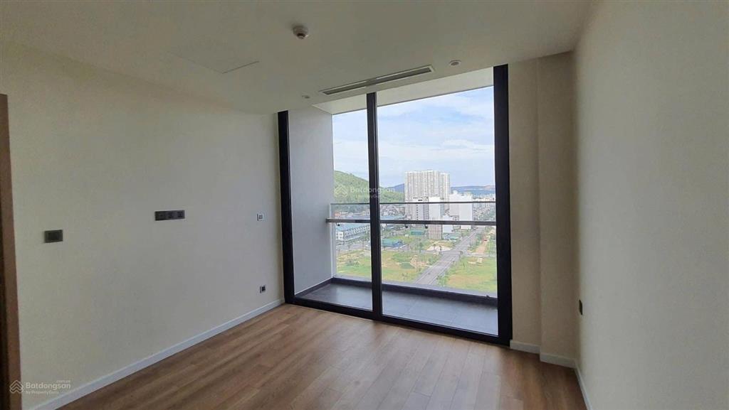 Căn hộ 3 ngủ vip nhất toà view ôm trọn vịnh di sản, cần bán trong tuần này