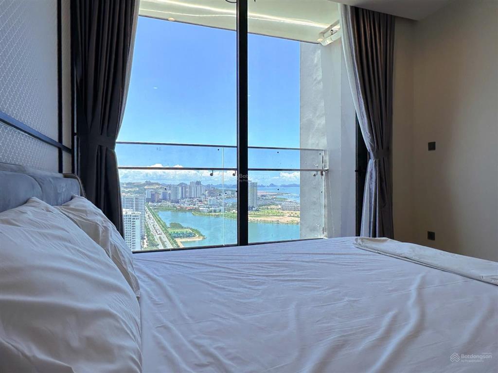 Căn hộ 3 ngủ vip nhất toà view ôm trọn vịnh di sản, cần bán trong tuần này