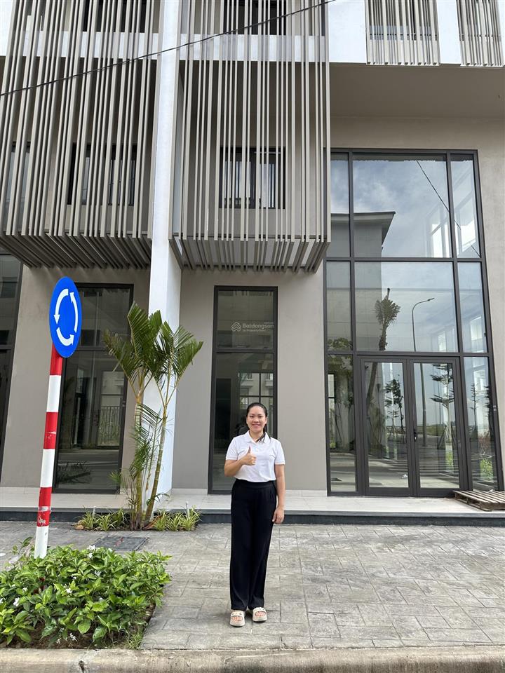 Liền kề cách biển 1 bước chân, ngân hàng không giải ngân được cần bán