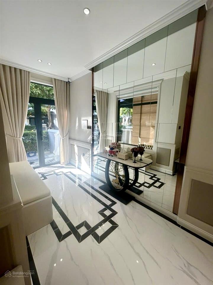 Cho thuê 40tr/ tháng nhà phố classia khang điền. nội thất cao cấp mới