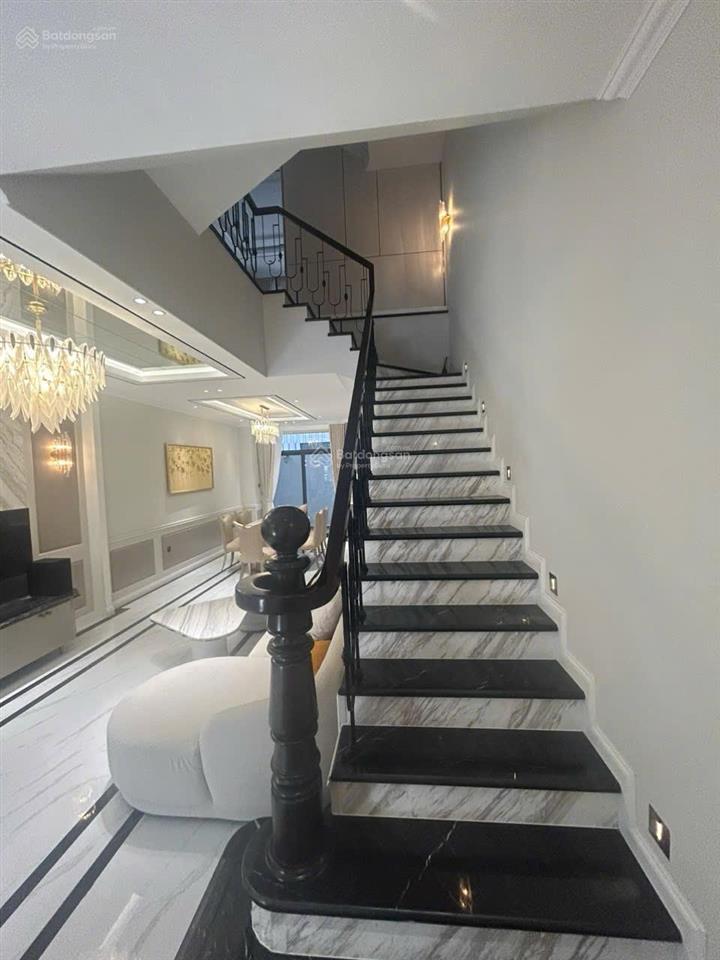 Cho thuê 40tr/ tháng nhà phố classia khang điền. nội thất cao cấp mới