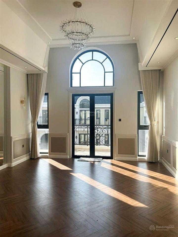 Cho thuê 40tr/ tháng nhà phố classia khang điền. nội thất cao cấp mới