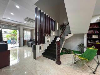 Gấp lắm, hạ từ 23 tỷ nay còn 19.5 tỷ, cần bán nhanh căn biệt thự xây tâm huyết, 10x21m, đủ nội thất