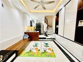 Ngoại giao đoàn, sát oto, gần bãi gửi, xây mới 1 năm, trước nhà thoáng sáng, an ninh tốt nhỉnh 6 tỷ