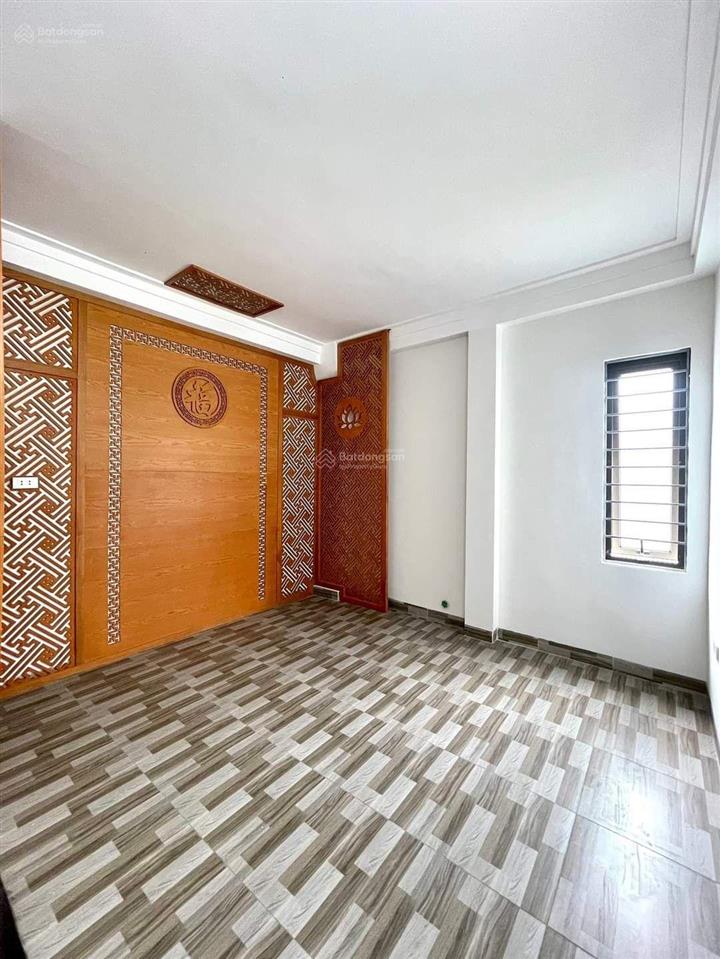 Nhà đẹp quận cầu giấy, 3 gác đỗ cửa, gần ô tô, dân xây, thoáng sáng, an ninh tốt 37.9m2*5t