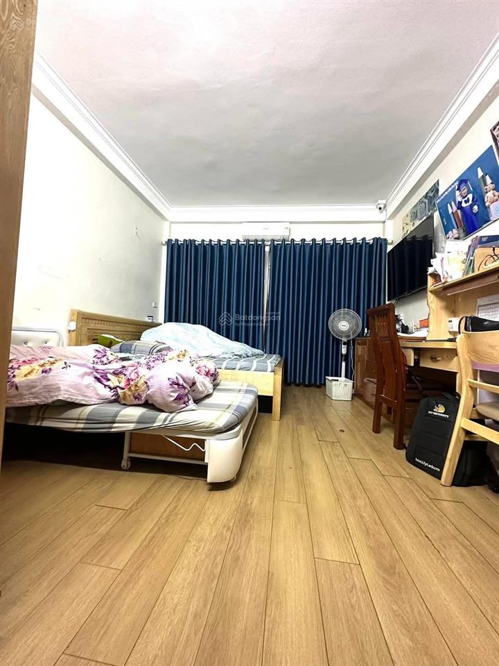 Nhà đẹp quận cầu giấy, 3 gác đỗ cửa, gần ô tô, dân xây, thoáng sáng, an ninh tốt 37.9m2*5t