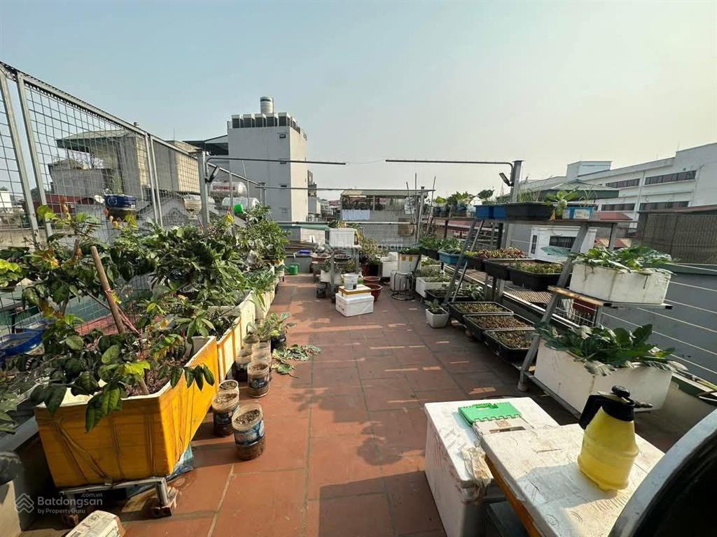 Nhà đẹp quận cầu giấy, 3 gác đỗ cửa, gần ô tô, dân xây, thoáng sáng, an ninh tốt 37.9m2*5t