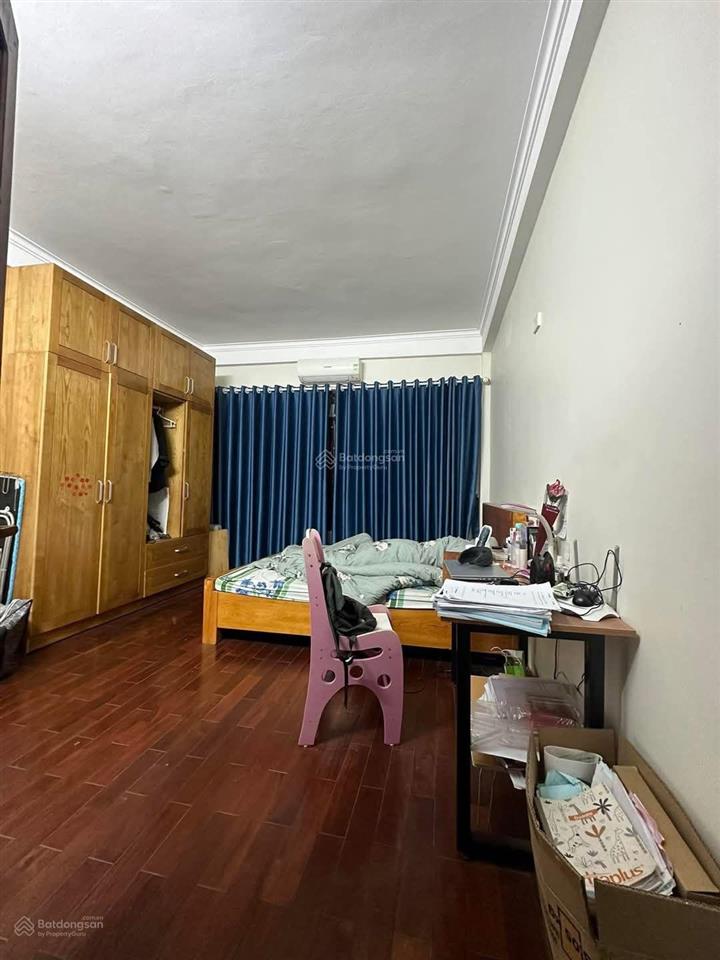 Nhà đẹp quận cầu giấy, 3 gác đỗ cửa, gần ô tô, dân xây, thoáng sáng, an ninh tốt 37.9m2*5t