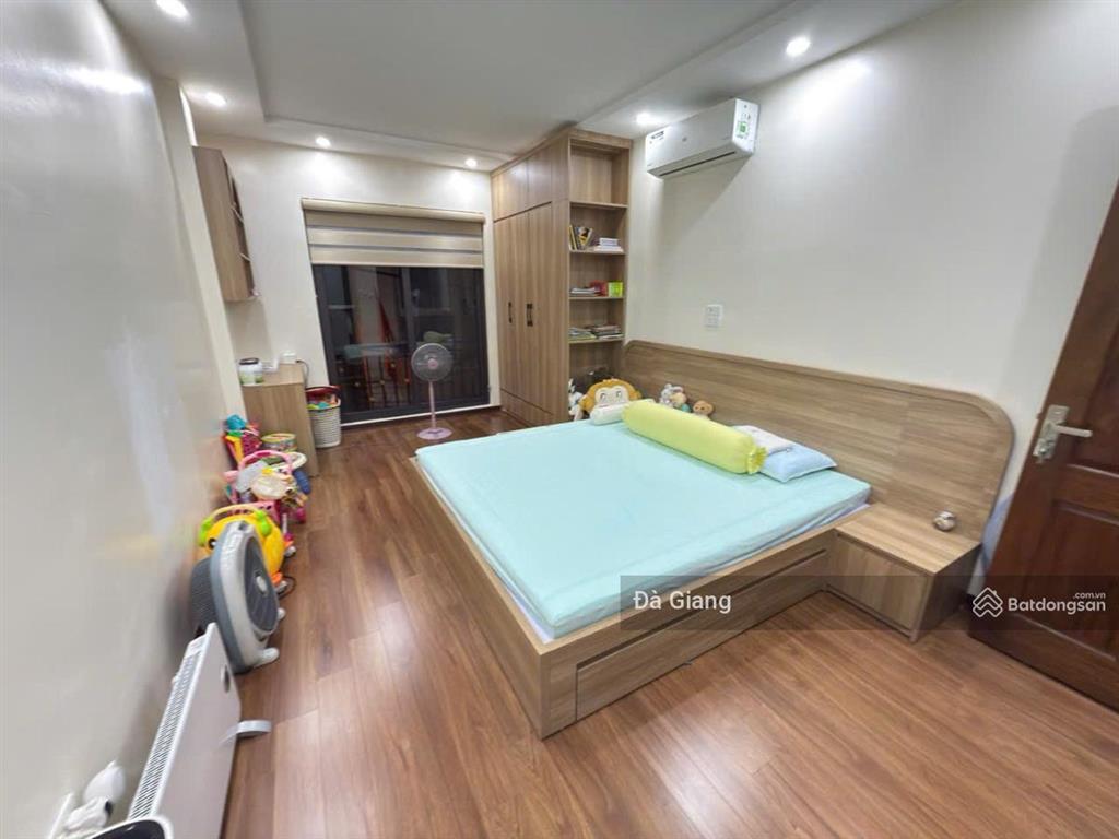 Võ chí công  hoàng quốc việt, nhà đẹp ở luôn, ngõ thông, 3 gác đỗ cửa, gần phố, 2 thoáng 39m2*5t