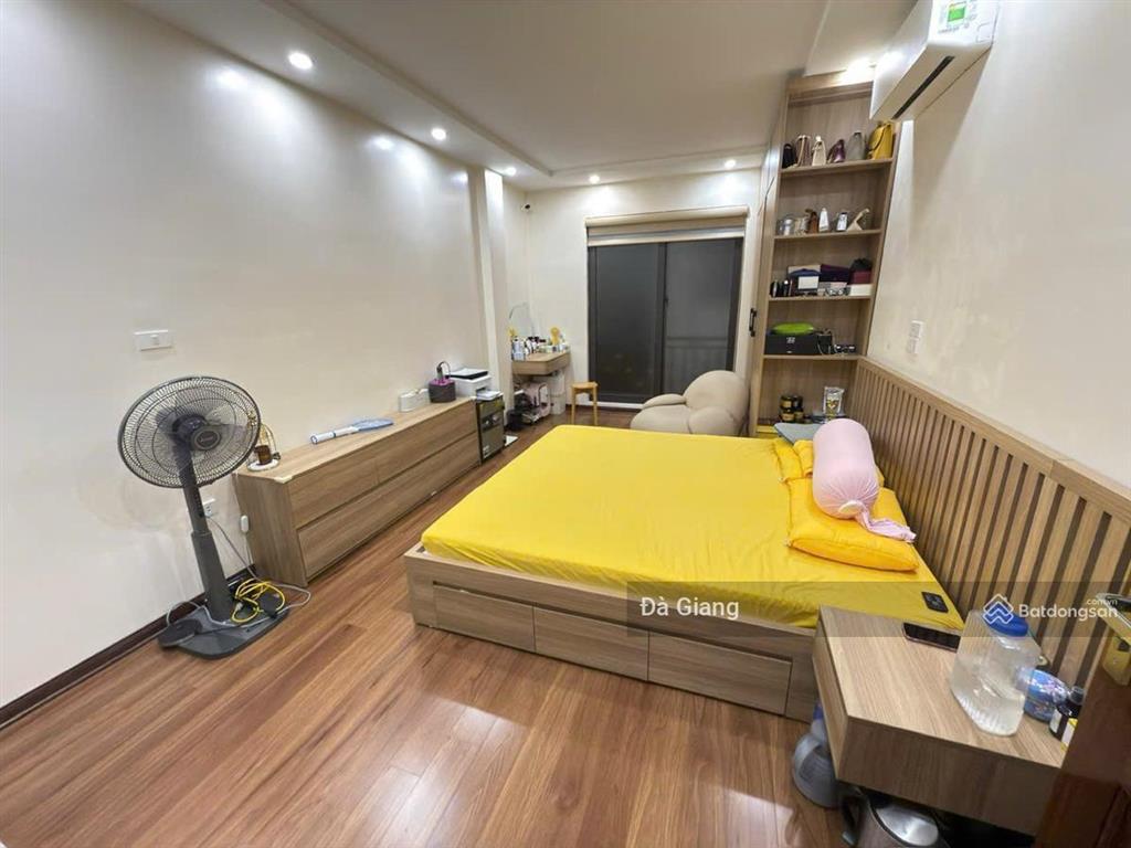 Võ chí công  hoàng quốc việt, nhà đẹp ở luôn, ngõ thông, 3 gác đỗ cửa, gần phố, 2 thoáng 39m2*5t