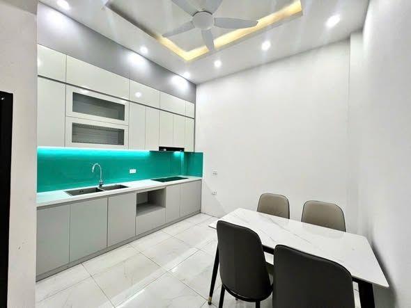 BÁN NHÀ YÊN HOÀ, CẦU GIẤY 35M² x5T – LÔ GÓC –NGÕ THÔNG ÔTÔ-TRUNG TÂM