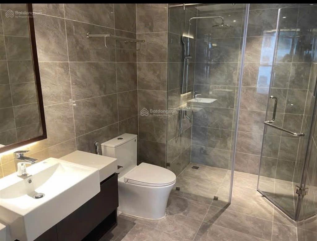 Cần bán căn 2pn 1wc t 5 sao  ban công hướng đông nam, full nội thất chỉ hơn 2tỷ6