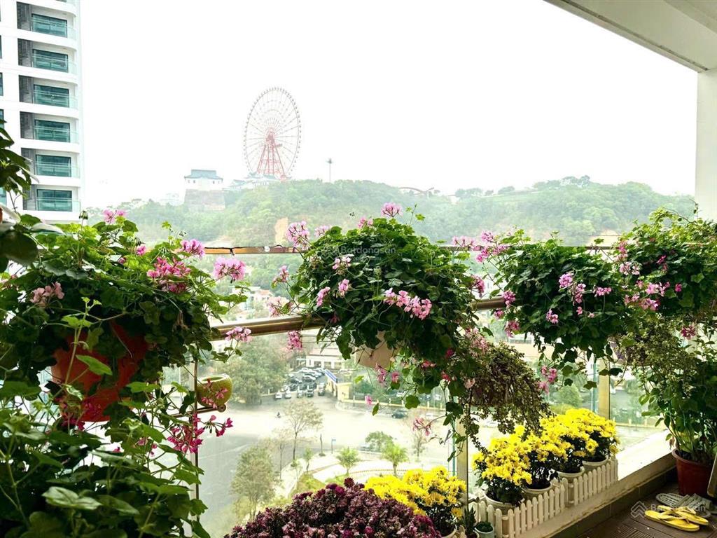 Chính chủ cần bán gấp 3 ngủ sapphire nội thất đẹp chỉ hơn 4 tỷ. vân hành cho thuê, ở đc ngay