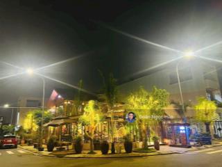 Cặp góc siêu đẹp khu e  trục thông ra đường lớn