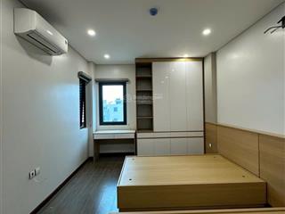 Do khách có công việc đột xuất cần chuyển đi nên em pass phòng giúp ạ