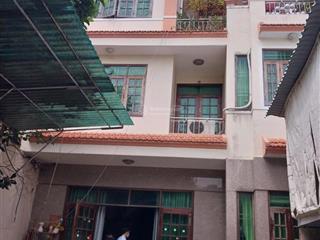 Nhà hxh trần hưng đạo q5 chỉ 170tr/m2. rẻ quá rẻ.ngộp quá ngộp