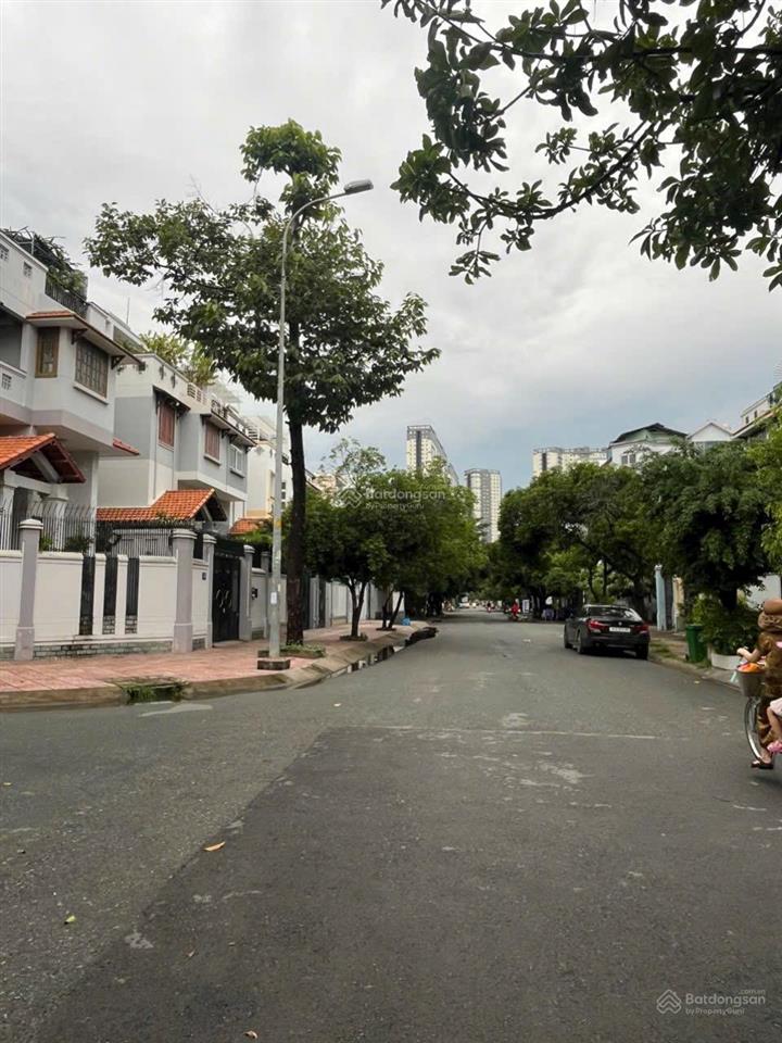 Bán biệt thự góc 2mt, dt 12 x20m, có hầm 2 lầu, kdc cao lỗ p4 q8