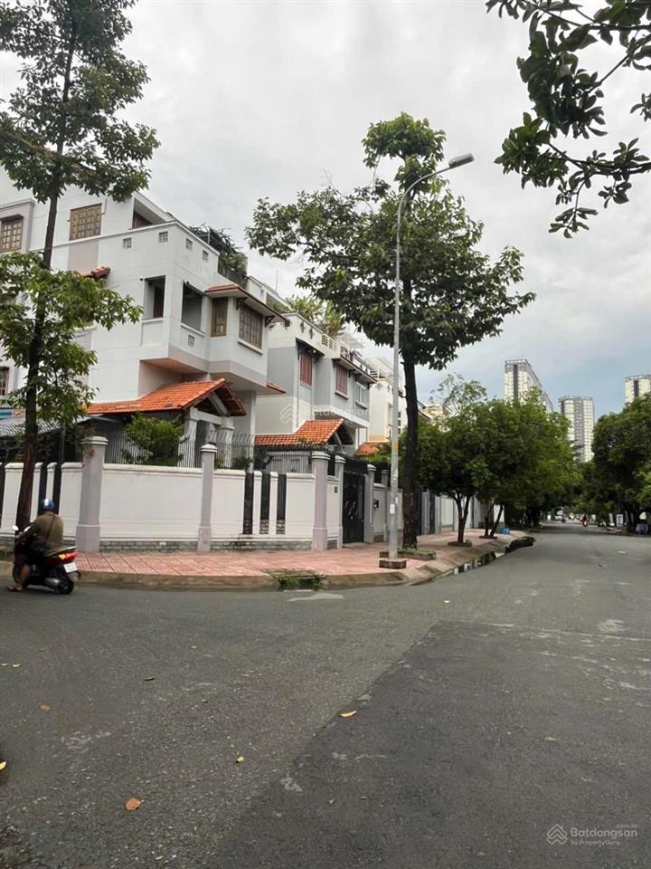 Bán biệt thự góc 2mt, dt 12 x20m, có hầm 2 lầu, kdc cao lỗ p4 q8