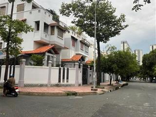 Bán biệt thự góc 2mt, dt 12 x20m, có hầm 2 lầu, kdc cao lỗ p4 q8