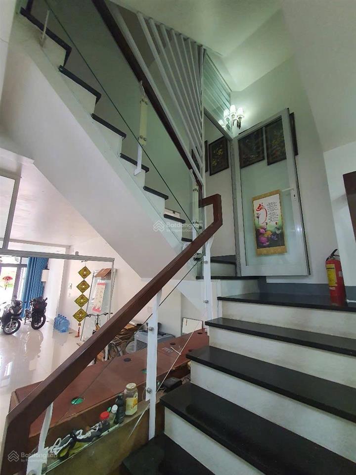 Bán nhà mặt tiền đường 84 kdc cao lỗ p4 q8, dt 4x20m, 3.5 tấm, ngay bệnh viện q8