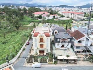 Bán siêu biệt thự 2 mặt tiền  view toàn cảnh đà lạt  khu vực siêu hiếm
