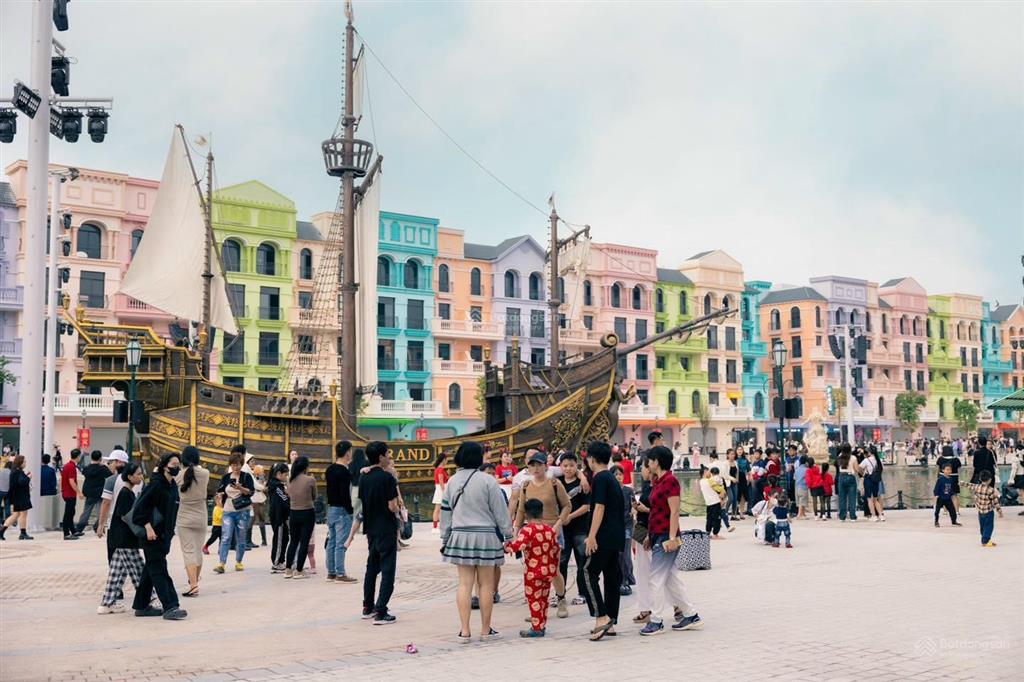 Cần tiền bán gấp shophouse mặt sông vernice vin ocean park 3