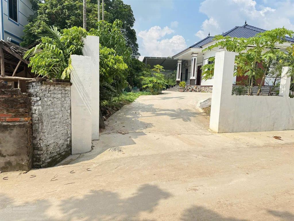 Chính chủ bán gấp lô đất trung tâm tt. hợp châu, tam đảo dt 102m2 mt 5,2m sđcc giá 850tr 0988296228