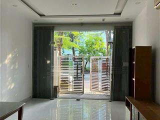 Chính chủ cần bán nhà 3 tầng mt nguyễn phong sắc, dt 104m2, ngang 4,5m dài 23m công năng 3pn, 3wc
