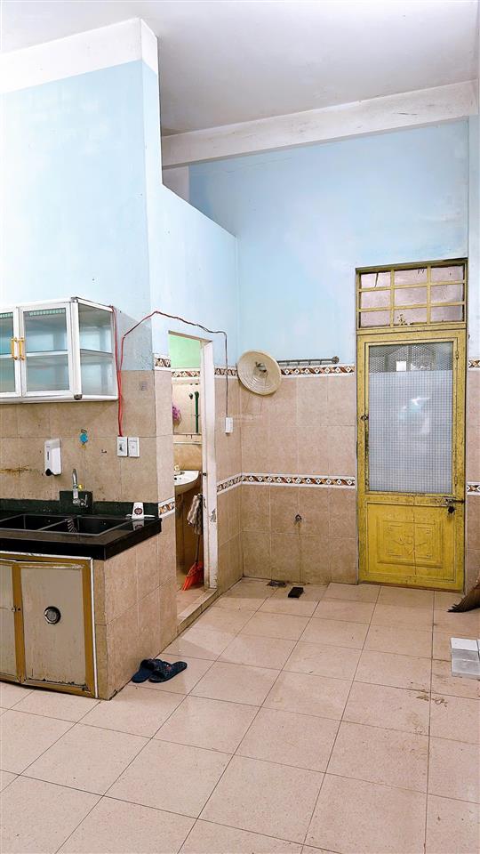 Bán nhà 3 tầng đường cao xuân huy gần ngã tư tố hữu. dt 74m ngang 4.5m  3pn 3wc.
hướng đông