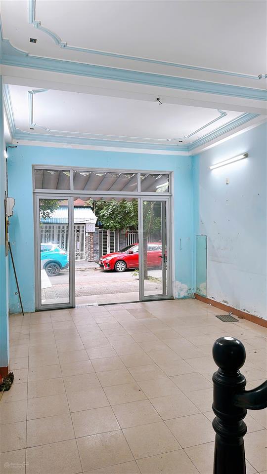 Bán nhà 3 tầng đường cao xuân huy gần ngã tư tố hữu. dt 74m ngang 4.5m  3pn 3wc.
hướng đông