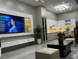 Bán nhà 1 trệt 1 lầu có sân đậu ô tô dt 102m2, thiết kế hiện đại, kdc an ninh, yên tĩnh, giá 2ty670