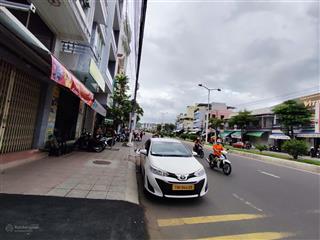 Bán nhà 2 tầng tài chính thấp lô góc đường oto ra biển dt 51,7m2, gần trường học, giá 2tỷ950tr