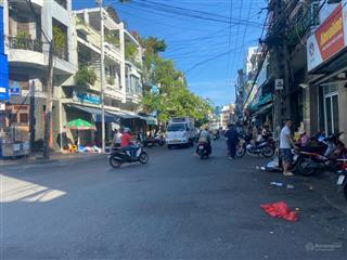 Bán căn nhà 3 tầng mặt tiền ngay chợ phương sài dt 108m2 ngang 3,7m nở hậu, vị trí kinh doanh đẹp